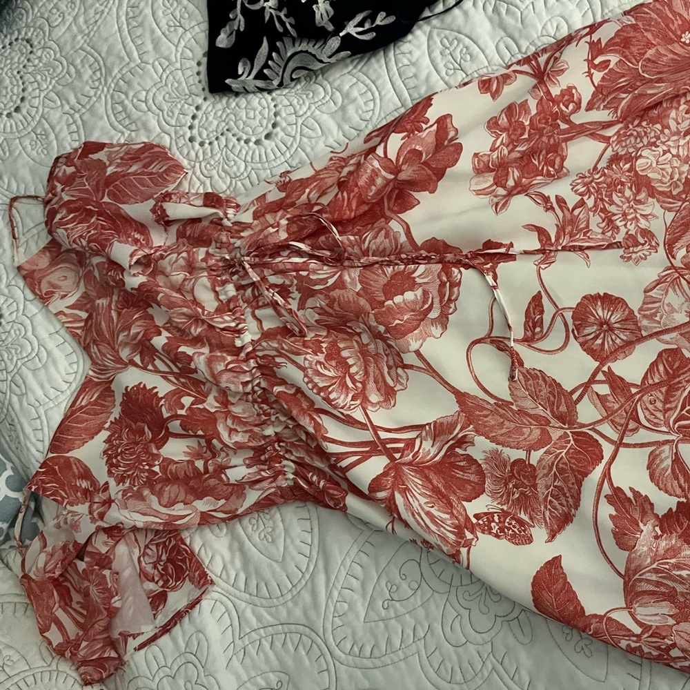 Beautiful dress! Would be great for Easter.